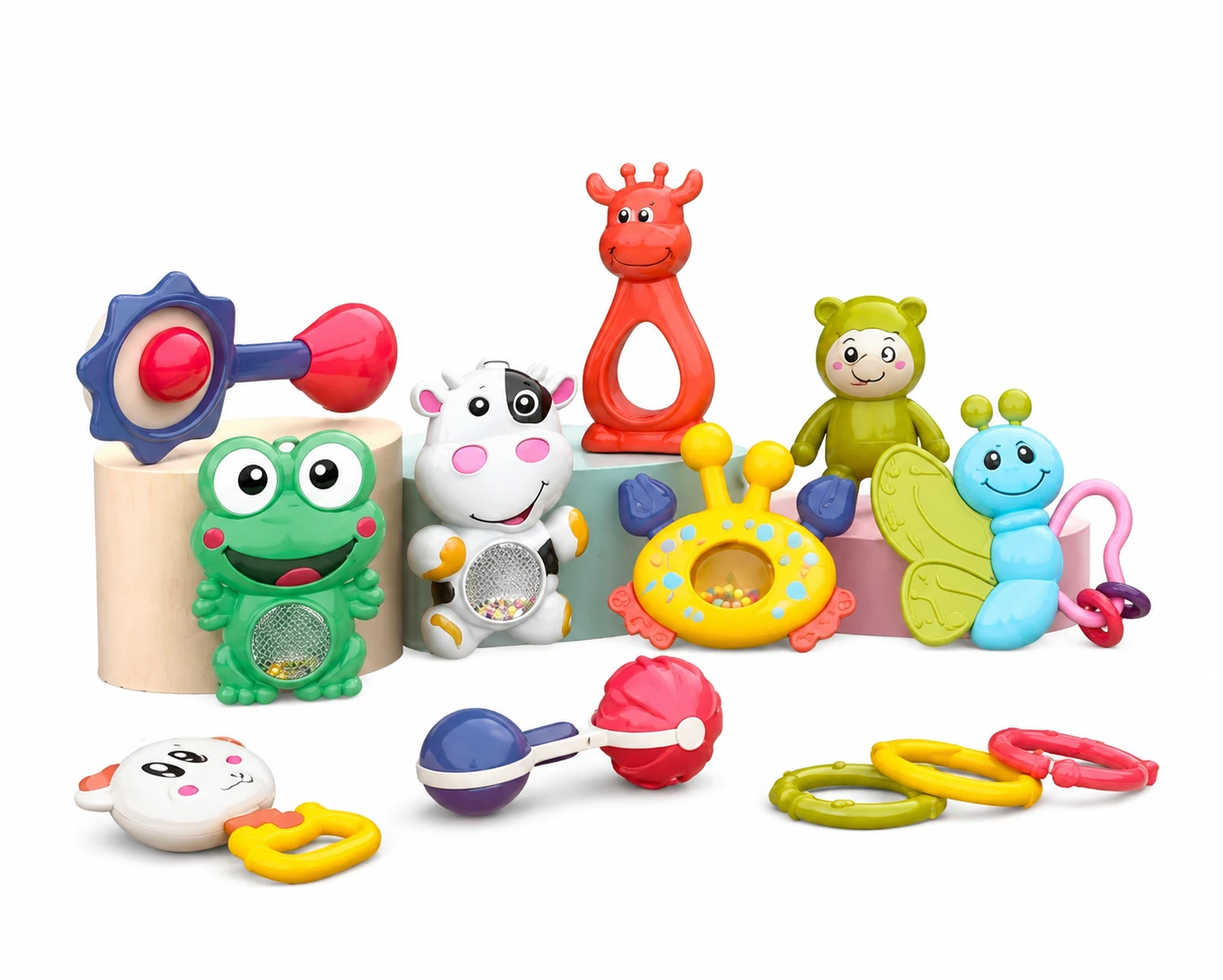 baby-rattles-toys-white-background ست جغجغه و دندانگیر نوزاد طرح حیوانات
